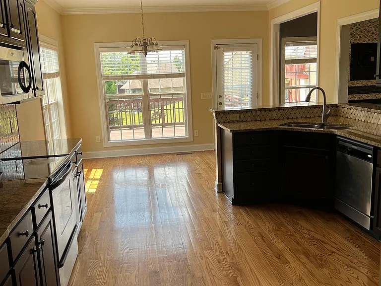 109 Fieldcrest Cir — Photo 34