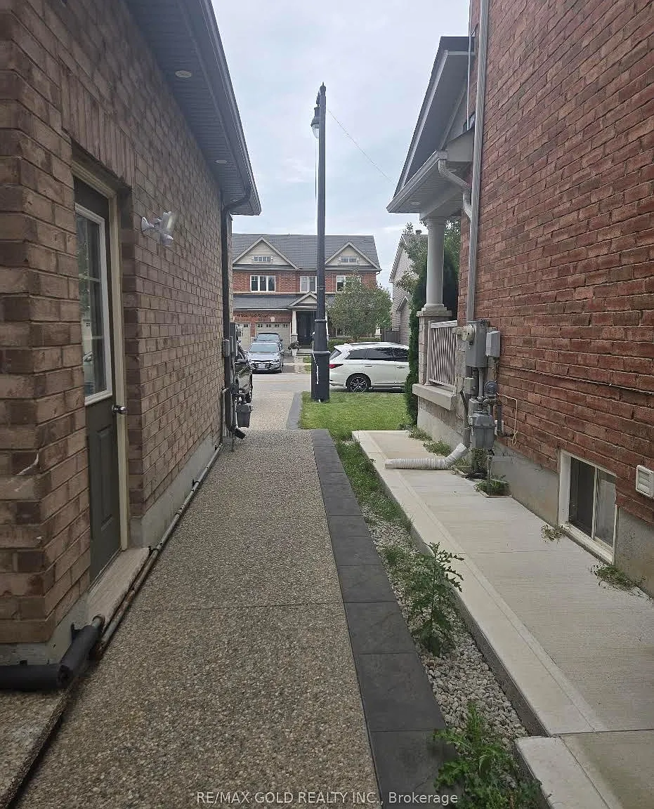 3 bed, $2,500 — Photo 2