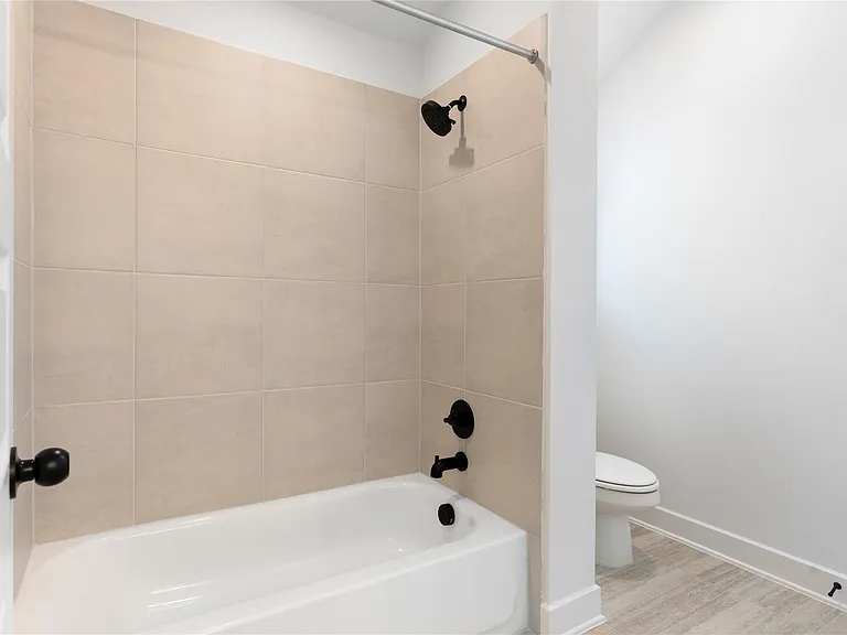 424 Hollister Dr — Photo 32