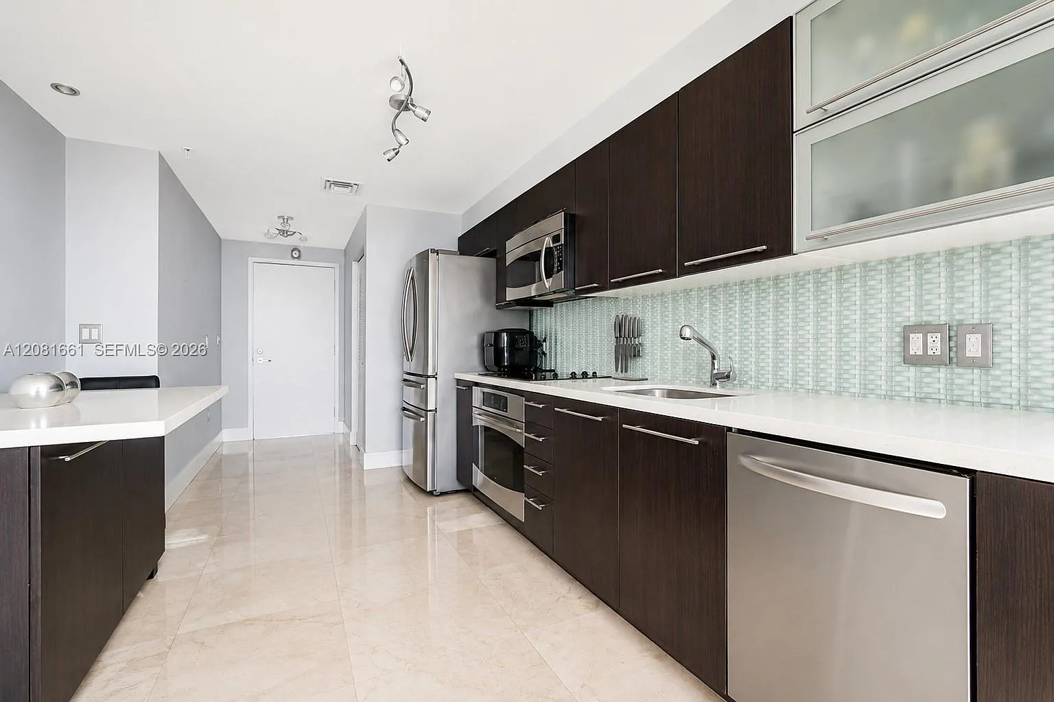 Ivy Condo — Photo 2