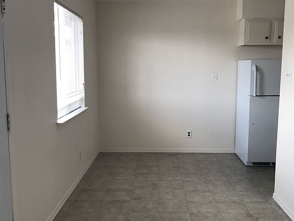 5th image of 3312 Wellesley Ct NE APT 1