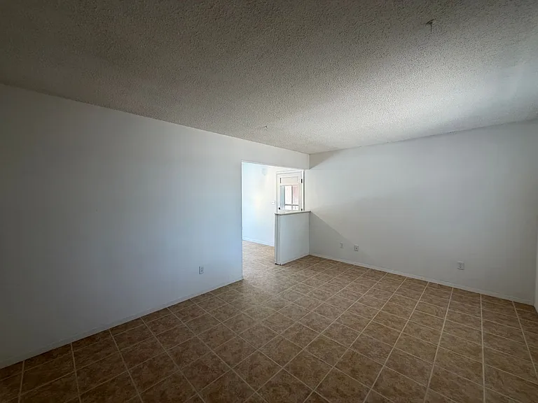 1143 De Vargas Ct SE — Photo 6