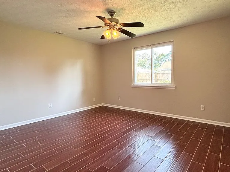 1747 Papaya Dr N — Photo 12