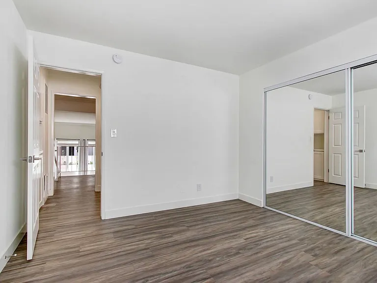 1022 Euclid — Photo 15