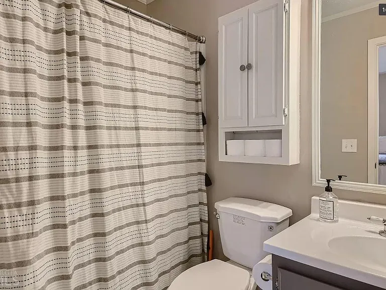 2208 Queen Anne Ct — Photo 16