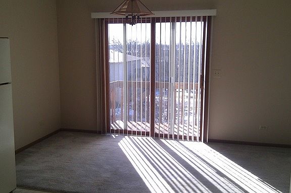 3rd image of 280 Woodridge Cir
