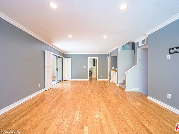 3rd image of 21931 Burbank Blvd #51