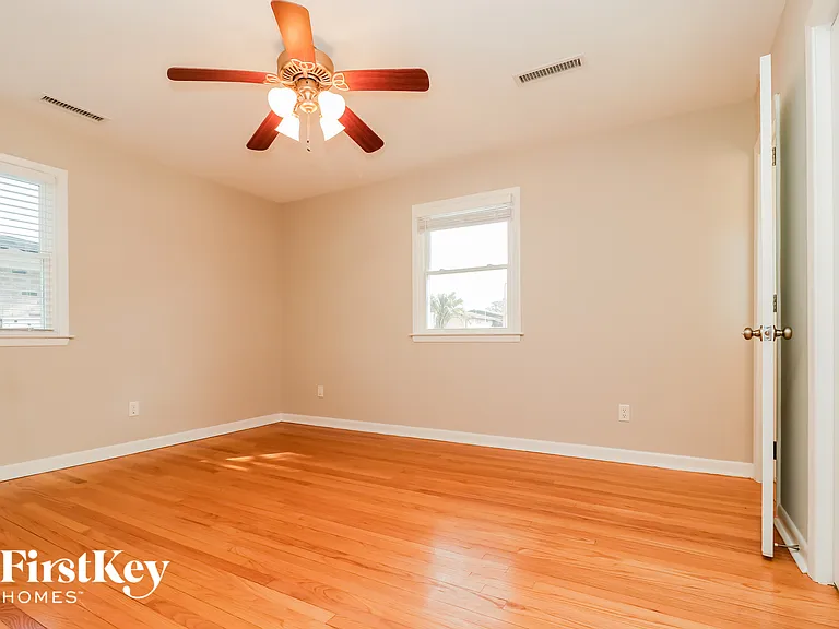 1448 Manor Blvd — Photo 9