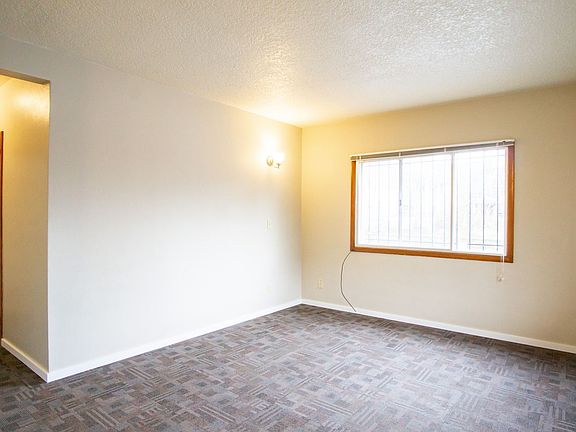 4th image of 1011 NE Prescott St #M