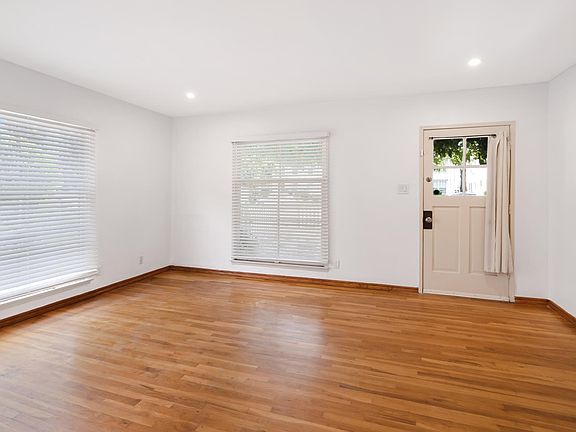3rd image of 4284 Tujunga Ave
