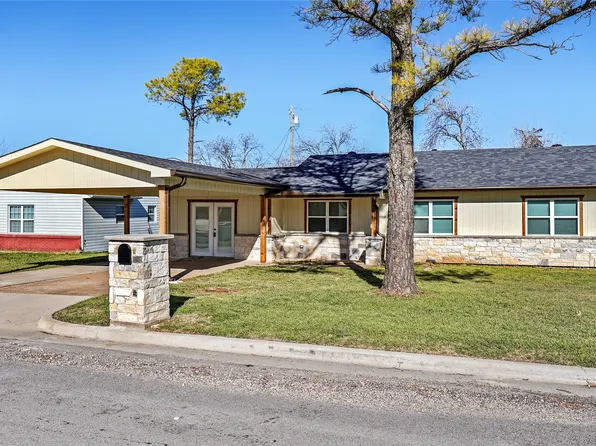 1128 Turner Dr, Jacksboro, TX 76458