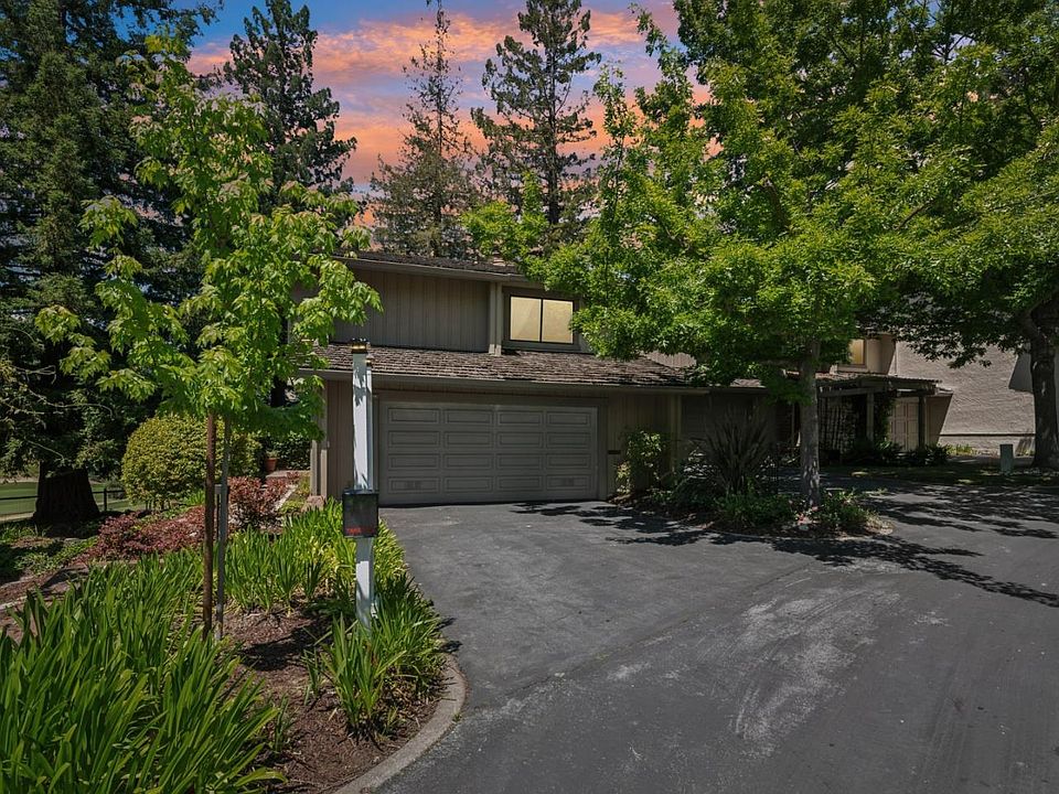 1st image of 466 Sand Hill Cir