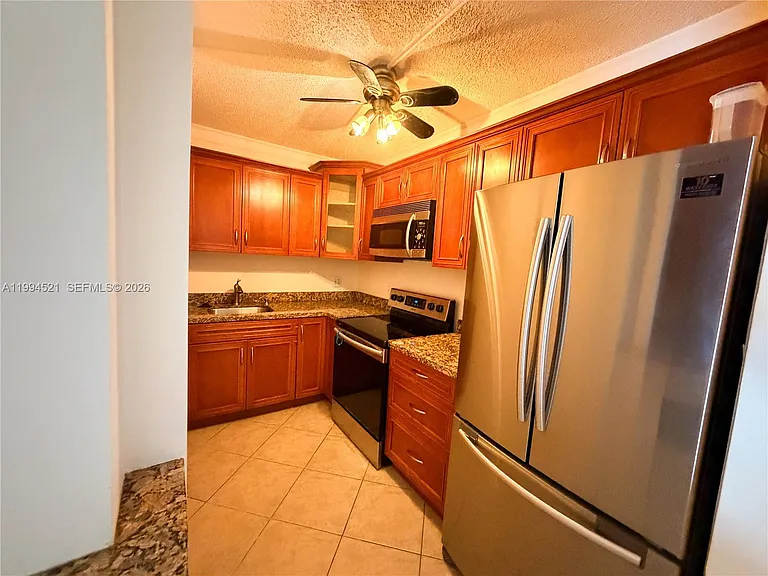 200 S Birch Rd #211 — Photo 4