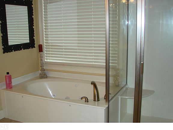 4th image of 520 N Lakeshore Dr #15