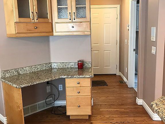 Built-in desk
