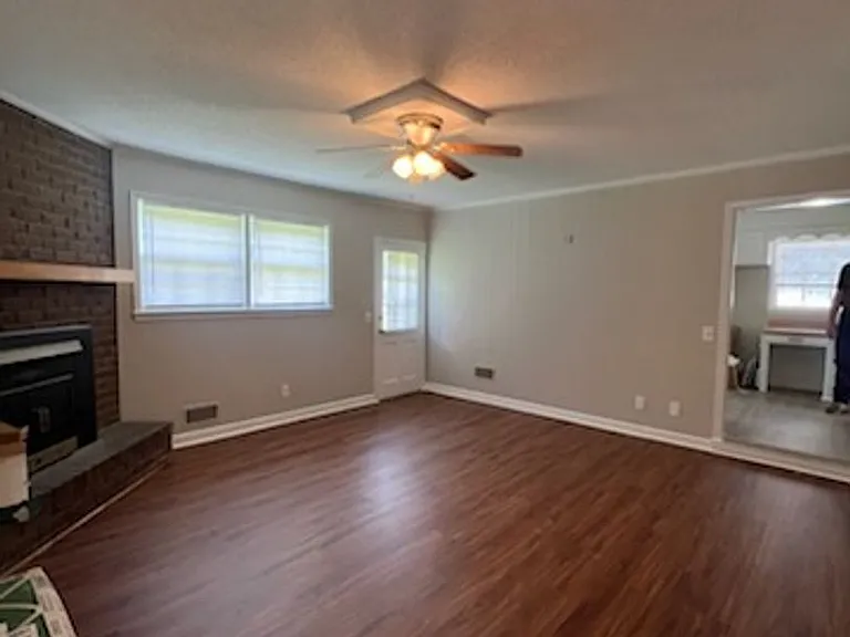 202 N Lakewood Dr — Photo 6