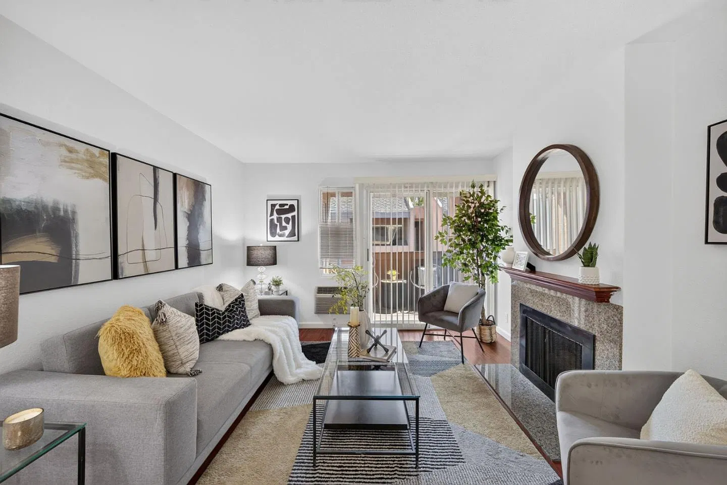2 bed, 842 sqft, $3,100 — Photo 1