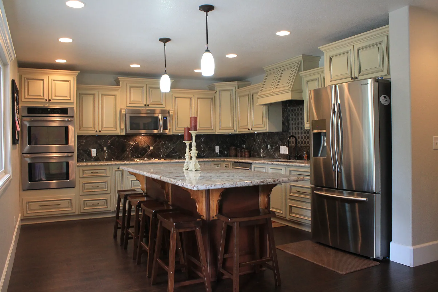 734 Jasmine Ave photo 1
