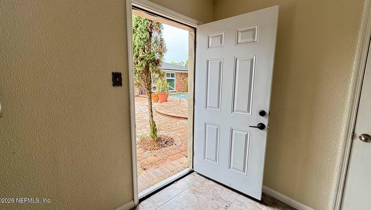 1 bed, 1.0 bath, 900 sqft, $1,295 — Photo 4