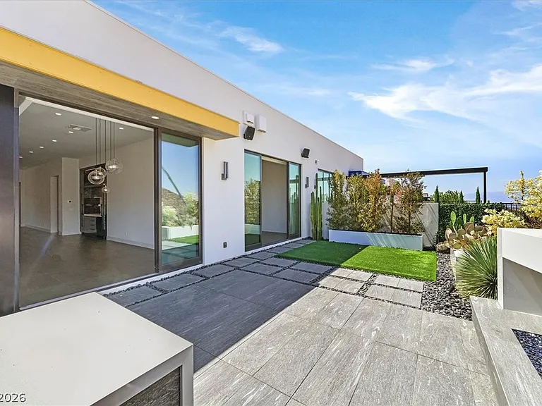 692 Scenic Cliff Dr — Photo 33
