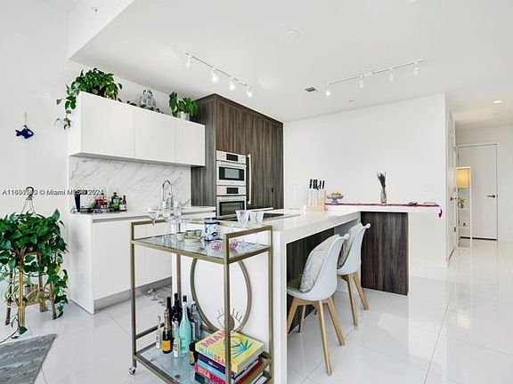 4th image of 851 NE 1st Ave #3504
