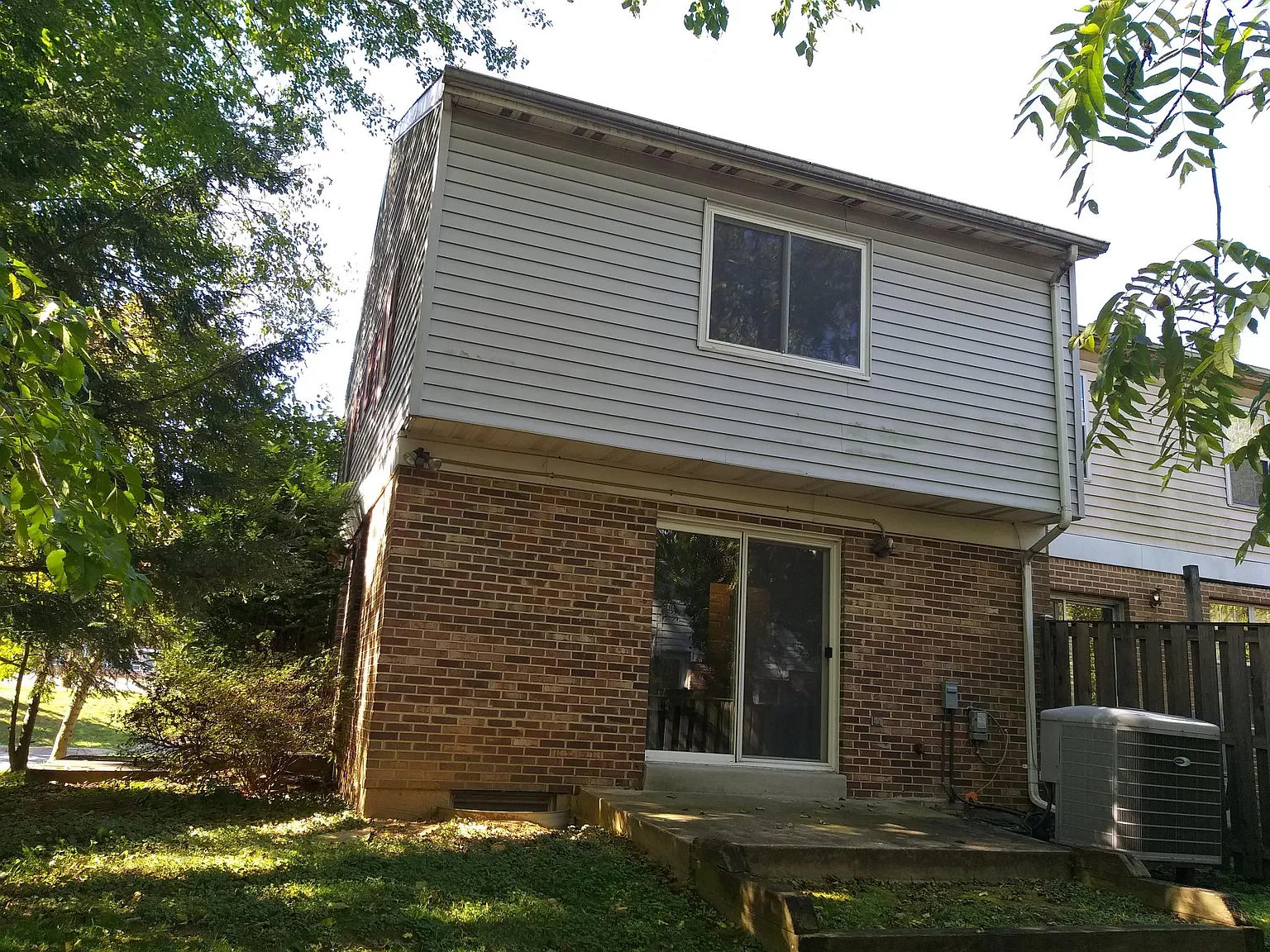 5 bed, 3.5 bath, 1605 sqft, $4,200 — Photo 2