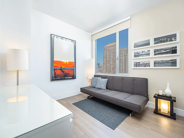 519 Borden Ave #11I — Photo 6