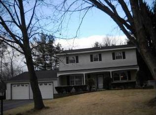 3 Saint Andrews Dr, Clifton Park, NY 12065