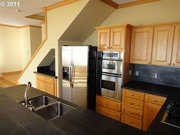 5th image of 1461 SE Columbia Way