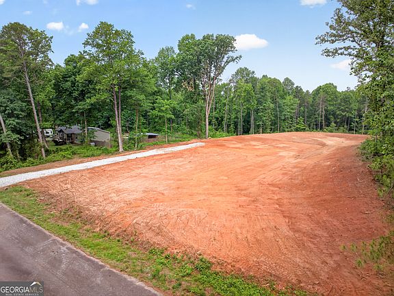 3rd image of 135 Jarrett Ln