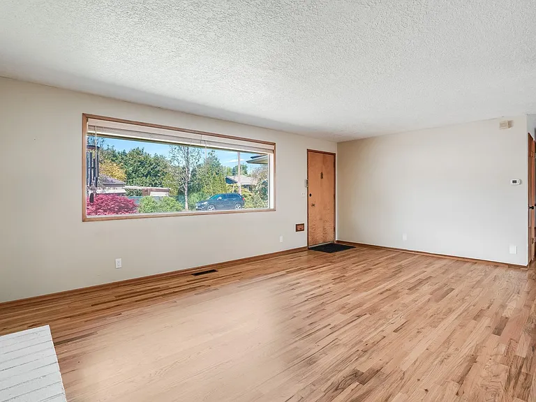 3210 SE Sherrett St — Photo 8