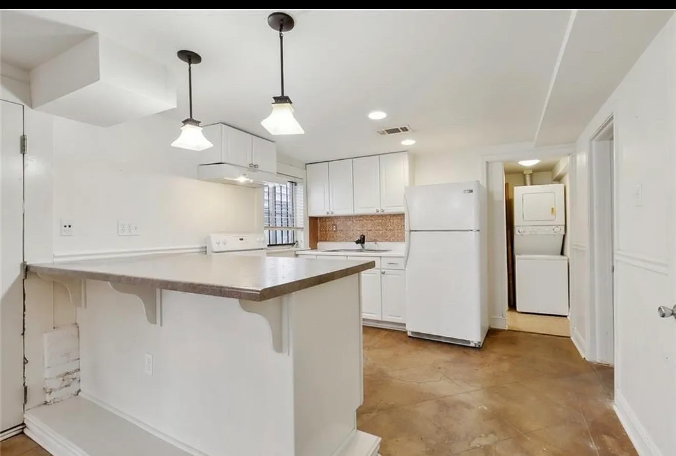 2 bed, 1100 sqft, $1,600 — Photo 2