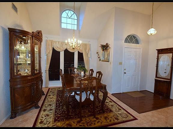 5th image of 914 Busby Dr