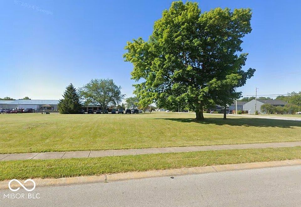 2nd image of 1935 Gladden Rd