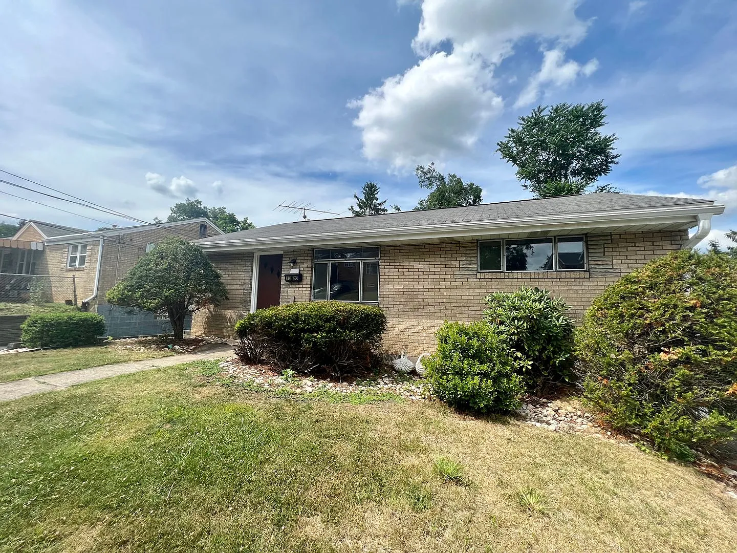 Stunning Home - 2 Bedroom 1 Bathroom - Pittsburgh — Photo 3