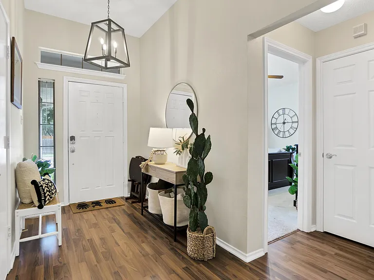 232 Brittany Dr — Photo 3