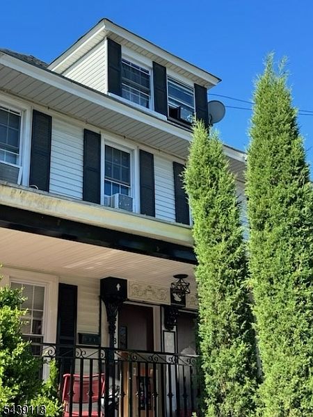 1st image of 82 Myrtle Ave