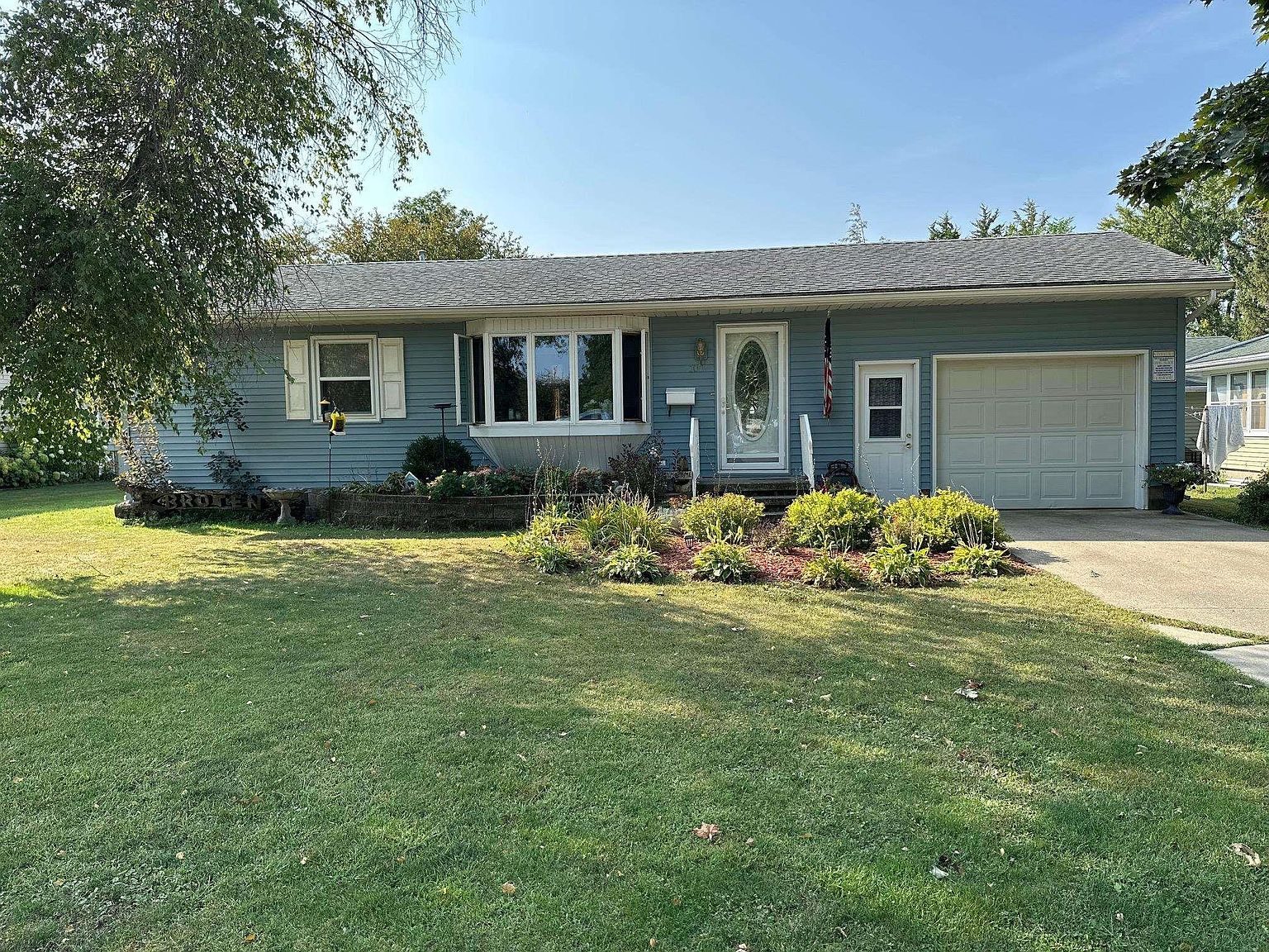 107 W 8th St, Sumner, IA 50674 Zillow