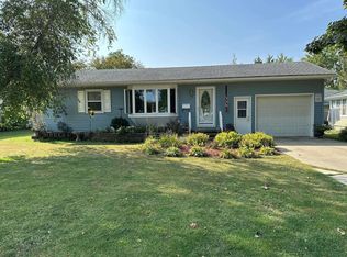 107 W 8th St, Sumner, IA 50674