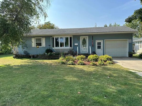 107 W 8th St, Sumner, IA 50674