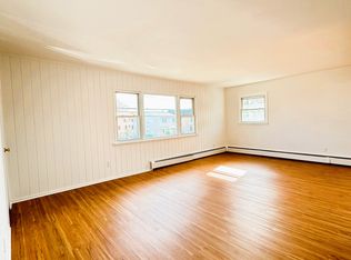 131 Roslyn Rd APT 2, Mineola, NY 11501