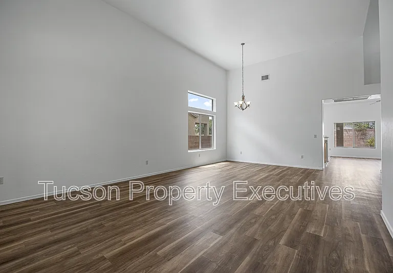 7585 E Picket Fence Ln — Photo 10