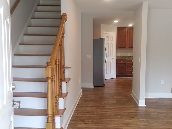 4th image of 105 Leon Dr
