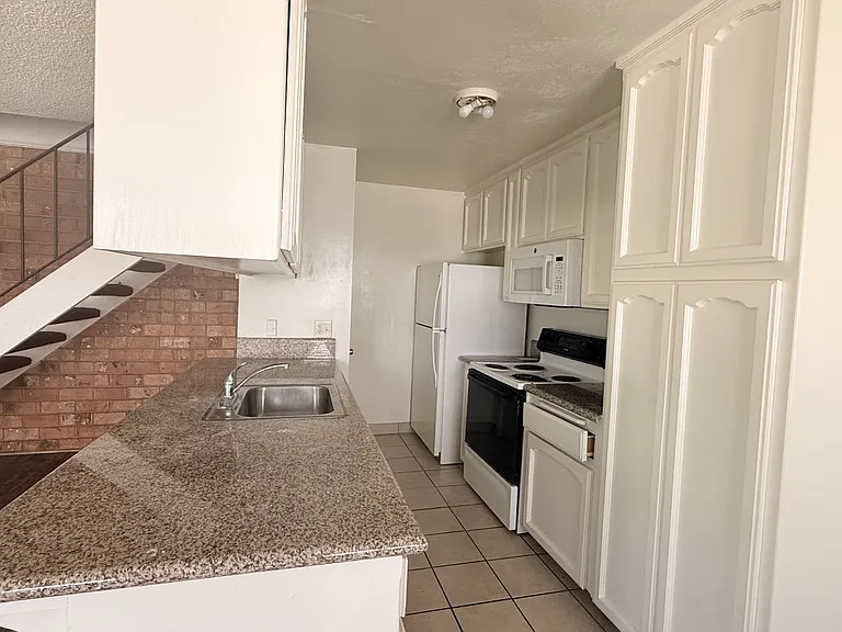 2694 W Fairmont Ave #101 — Photo 3