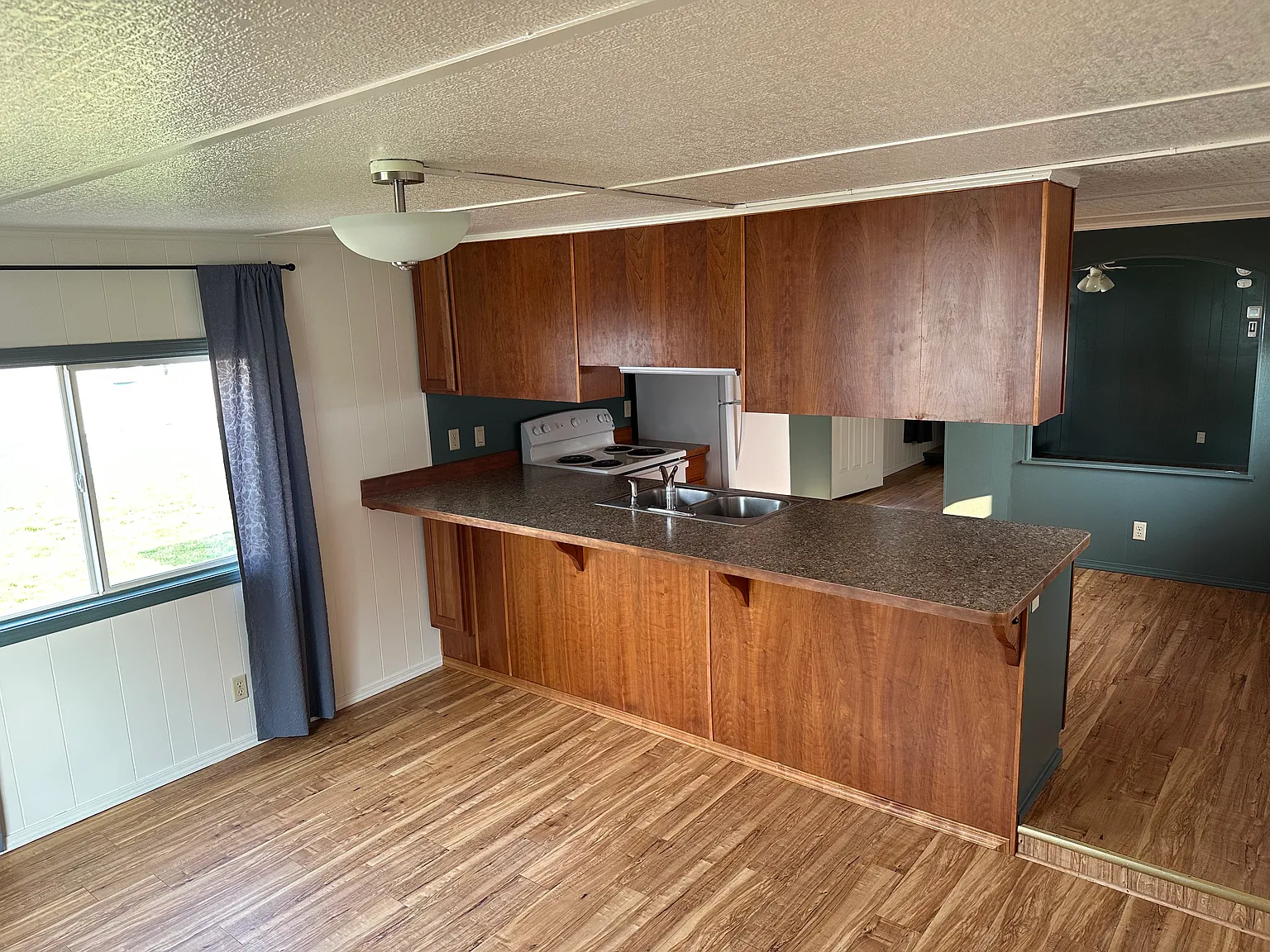 2 bed, 924 sqft, $1,000 — Photo 3