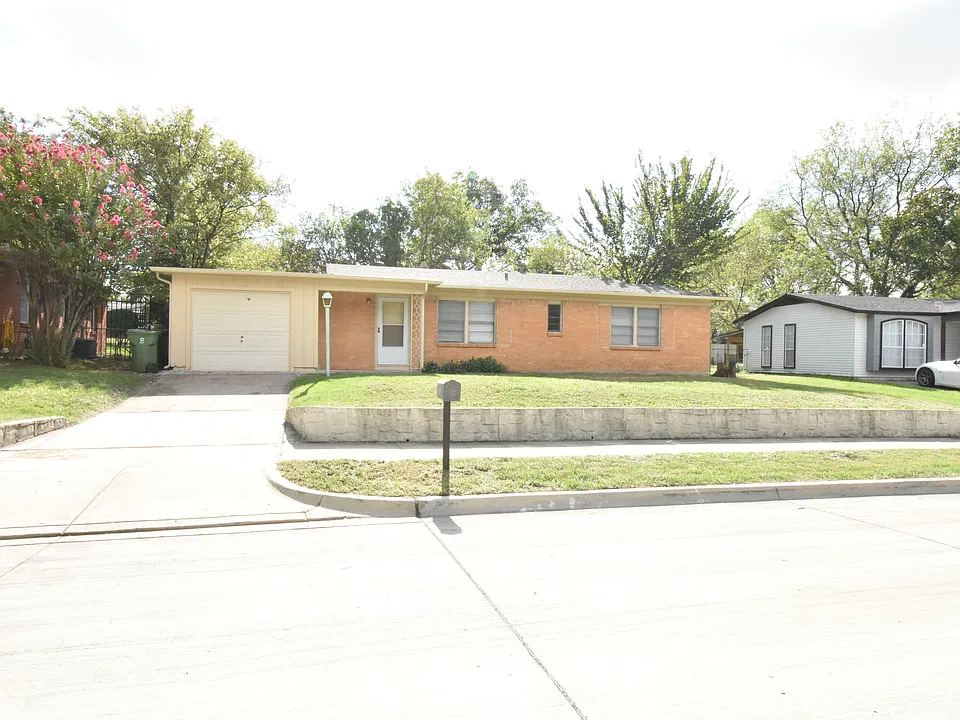 1212 Belvedere Dr