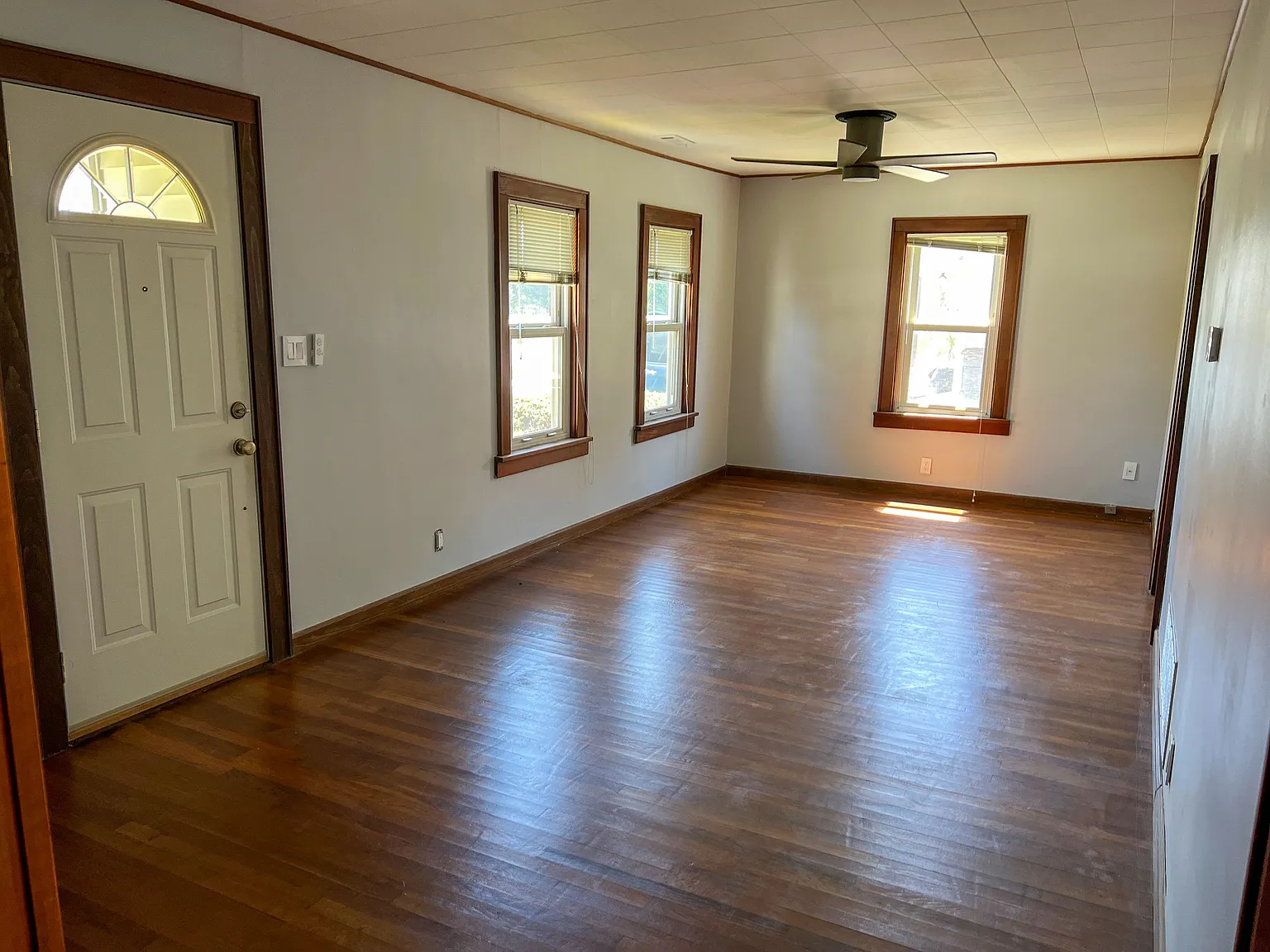 2 bed, 1.0 bath, 804 sqft, $1,650 — Photo 2