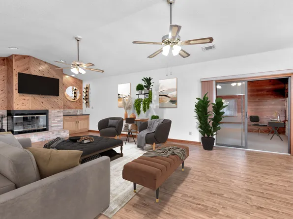 889 Shalimar Ct, Shalimar, FL 32579