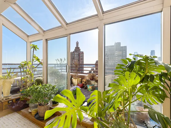 250 South End Avenue image 6 of 20