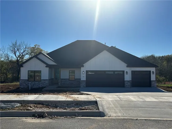 75 W Watson Ln, Farmington, AR 72730